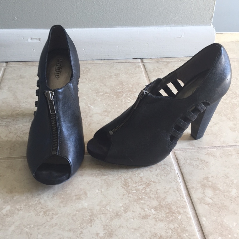 Seychelles zippered booties